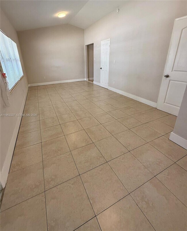 Photo - 209 SW 14th St Unidad 3