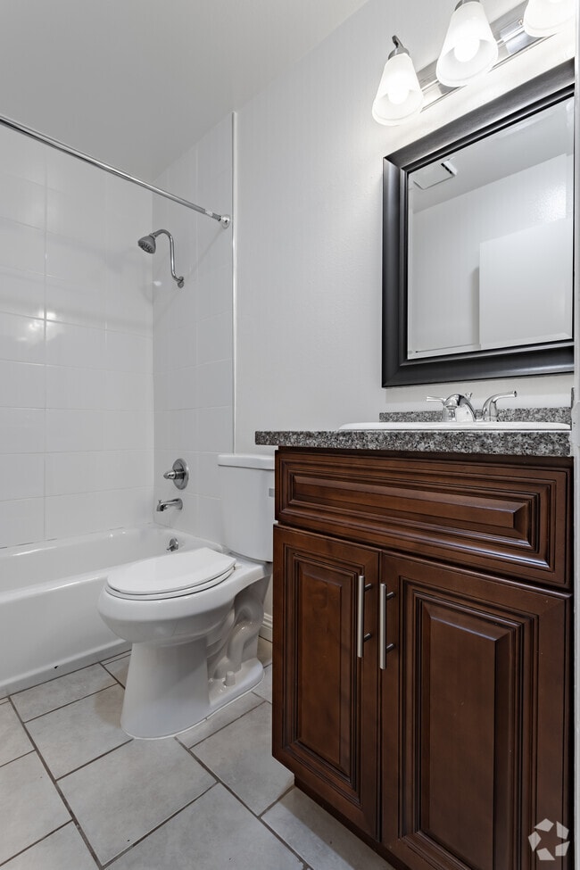 0BR, 1BA + Loft - 850 SF - Lanewood Court Apartments