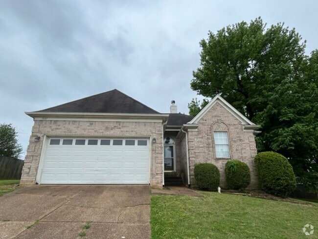 Building Photo - Renovated 3 Bedroom 2 Bath Home with 2 Car...