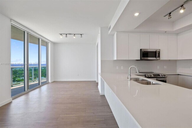Flamingo Point 1500 Bay Road, Unit AC-2207