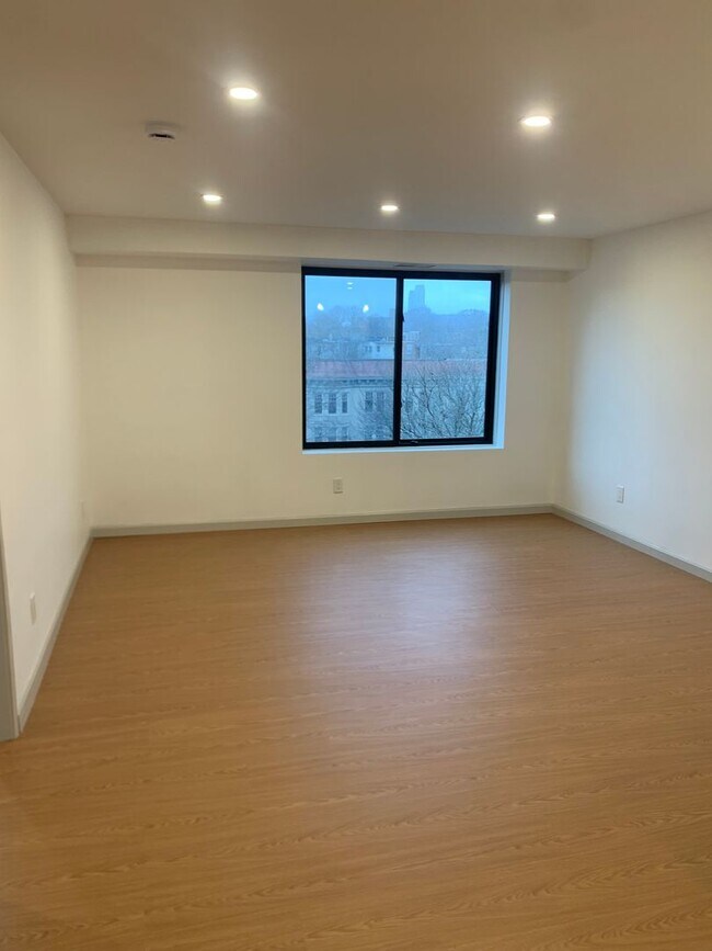 Photo - 1245 Beacon St