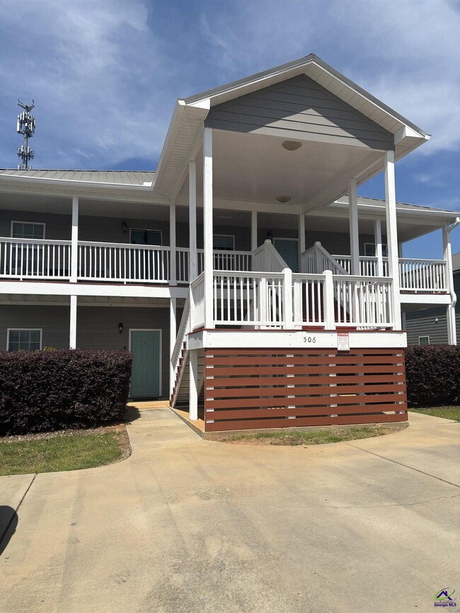 Building Photo - 506 Club Villa Court Rental