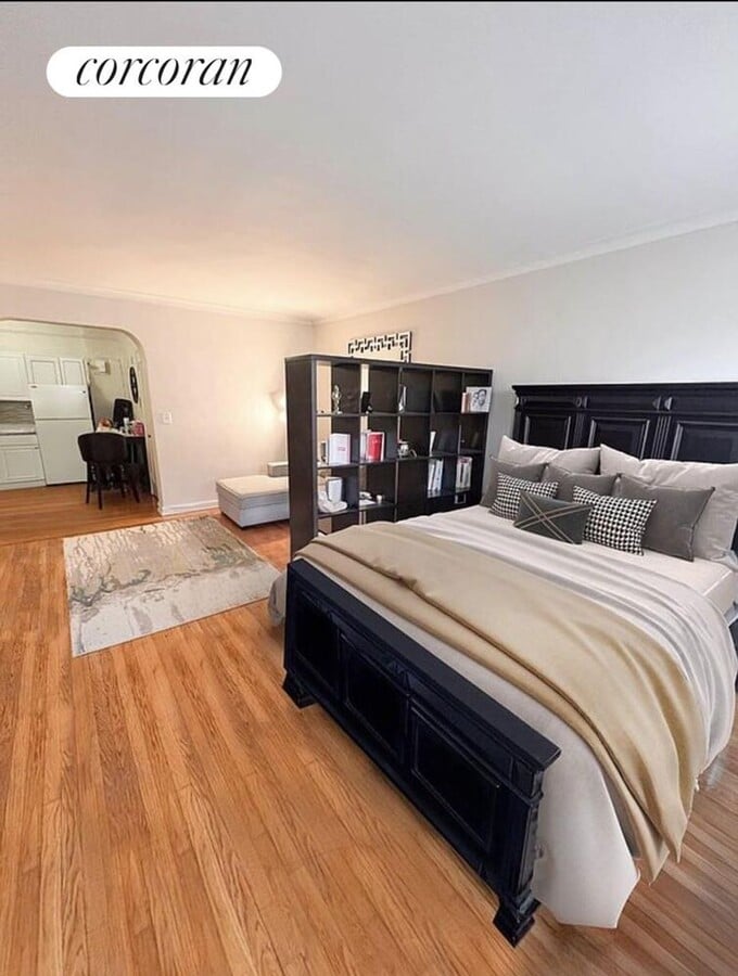 Photo - 64-85-85 Saunders St