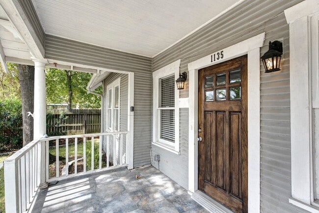 Photo - 1135 Woodland St