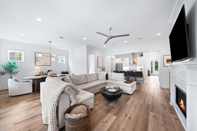 Photo - 39 Suwanee Dr House