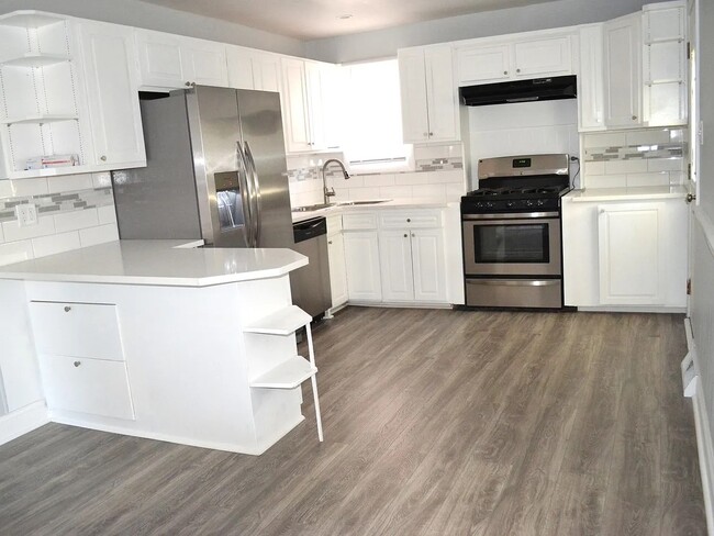 Photo - 16456 George Dr