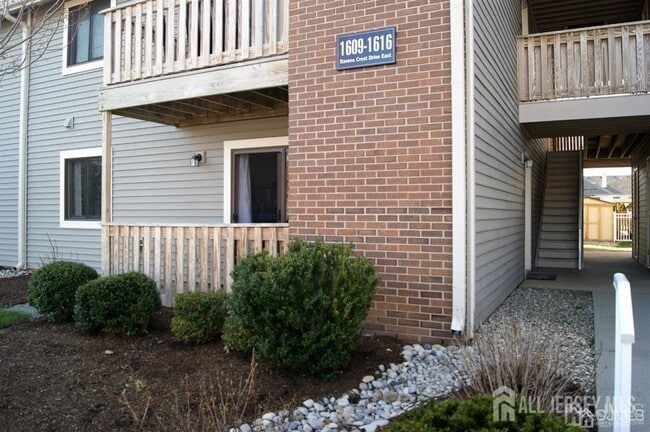 Photo - 1609 Ravens Crest Dr