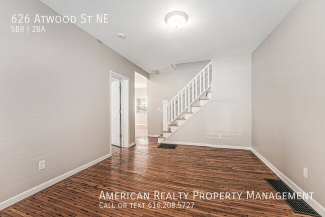 Photo - 626 Atwood St NE