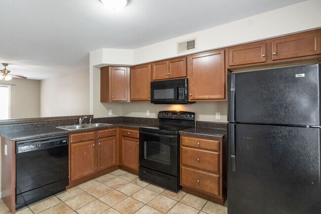 Photo - 2 Bedroom 1 1/2 Bathroom Townhome!