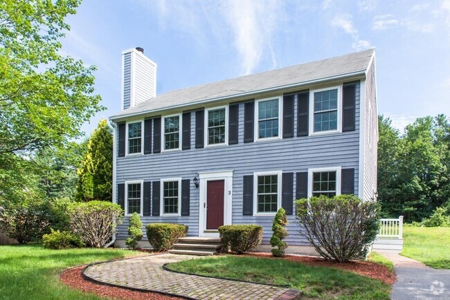 Building Photo - Gorgeous Colonial 3 BR 1.5 Baths, Fireplac... Rental