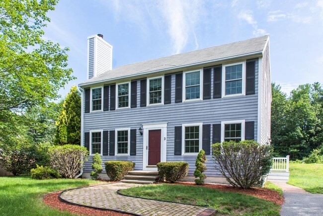 Gorgeous Colonial 3 BR 1.5 Baths, Fireplac... - Gorgeous Colonial 3 BR 1.5 Baths, Fireplac... Casa