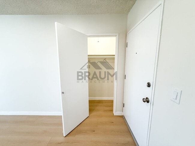 Photo - 19405 Haynes St Unidad 8