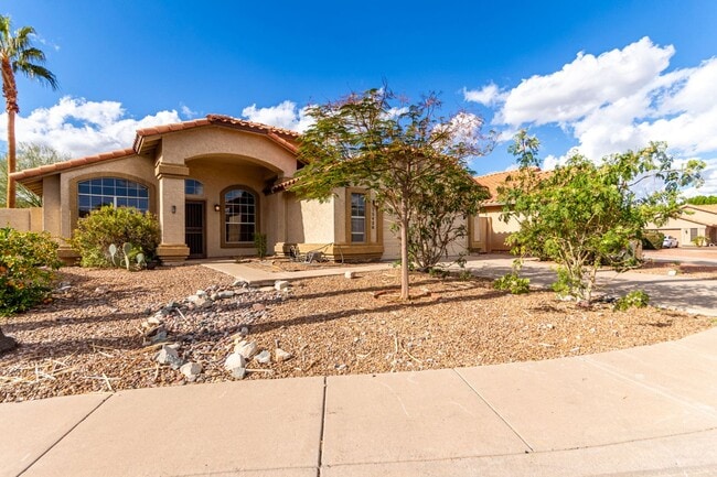 Building Photo - Perfect Ahwatukee Rental