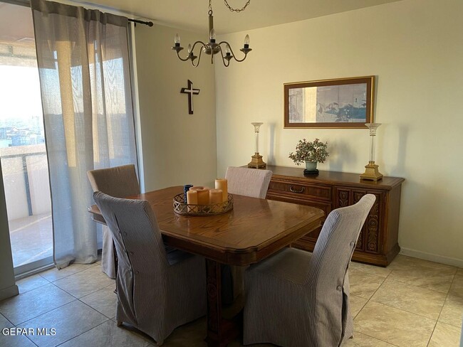 Photo - 1800 N Stanton St Unit 908