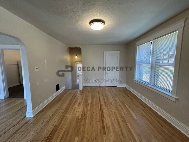 1252 Moorlands Dr