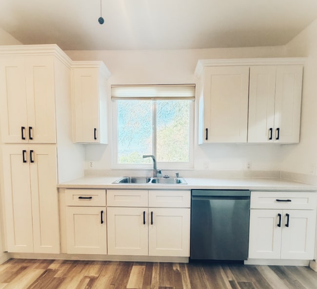 Photo - 1134 E 5th Ave