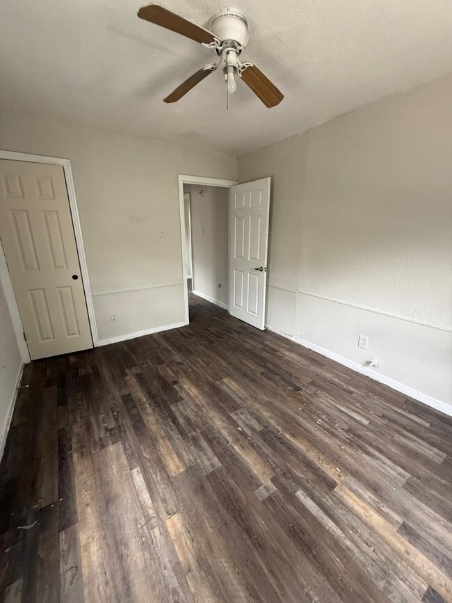 Photo - 2238 Hutton St
