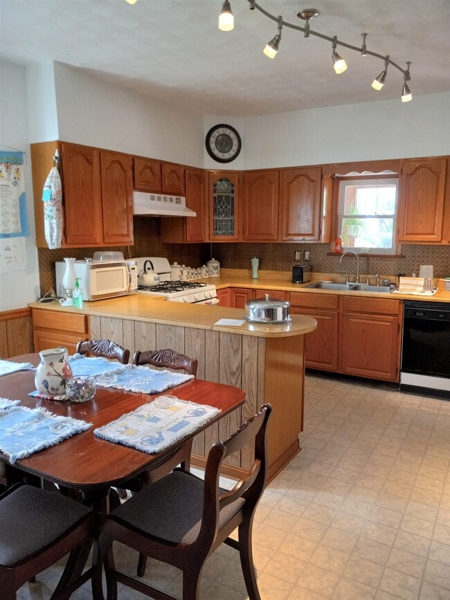 Photo - 1163 Keezletown Rd