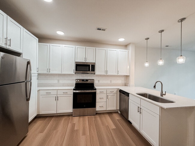 Photo - Cosmopolitan on the Canal