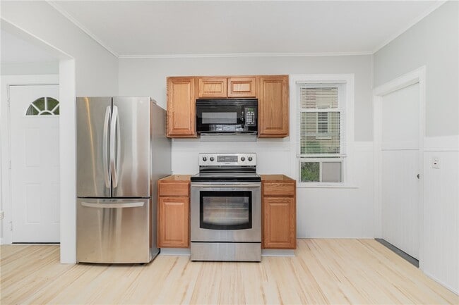 Building Photo - 25 Summit St