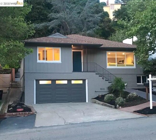 Building Photo - 1688 Mountain Blvd Rental