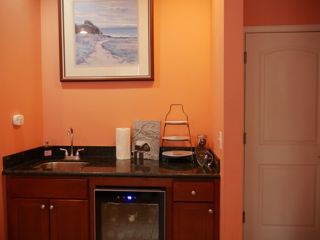 Bar húmedo - 26115 220th Pl SE