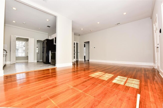 Photo - 410 Kenniston Dr