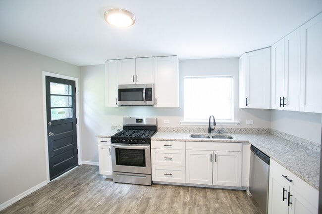 Photo - 8837 S Talman Ave