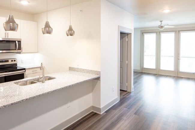 Photo - Magnolia Off Sylvan