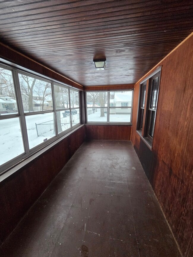 Building Photo - 1938 Clinton St Unit 1