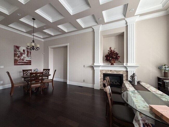 Photo - 16067-16014 14 Ave