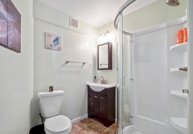 Baño privado - 14391 Madrigal Dr