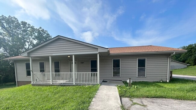 Building Photo - 3089 Pandapas Pond Rd Unit 3089 Pandapas Pond 1