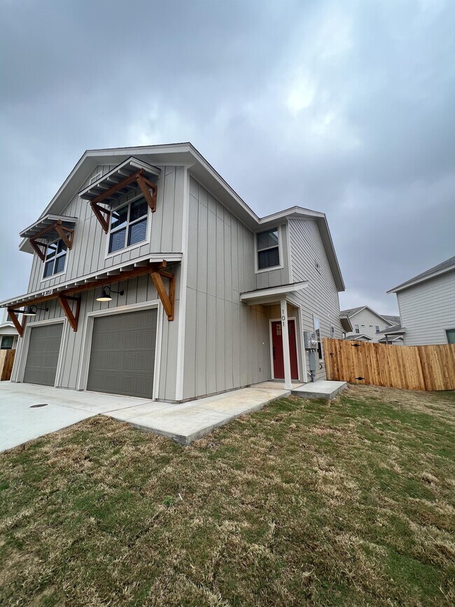 Photo - 13851 Enzo Gate