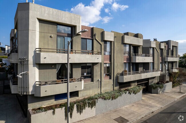 4567 Lexington Ave - 4567 Lexington Ave