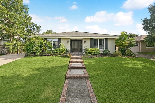 Building Photo - Charming New Orleans Gem Awaits You! Rental