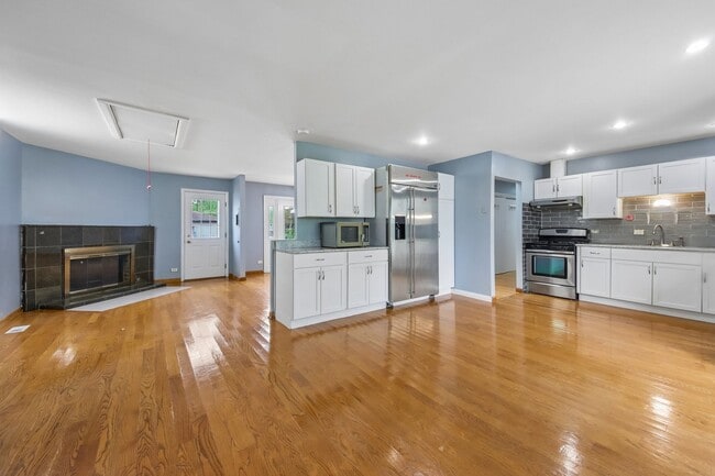 Photo - 670 Lakeview Ln