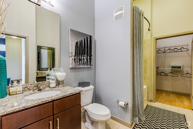 2 BR, 2 BA- 1,055-1,077SF