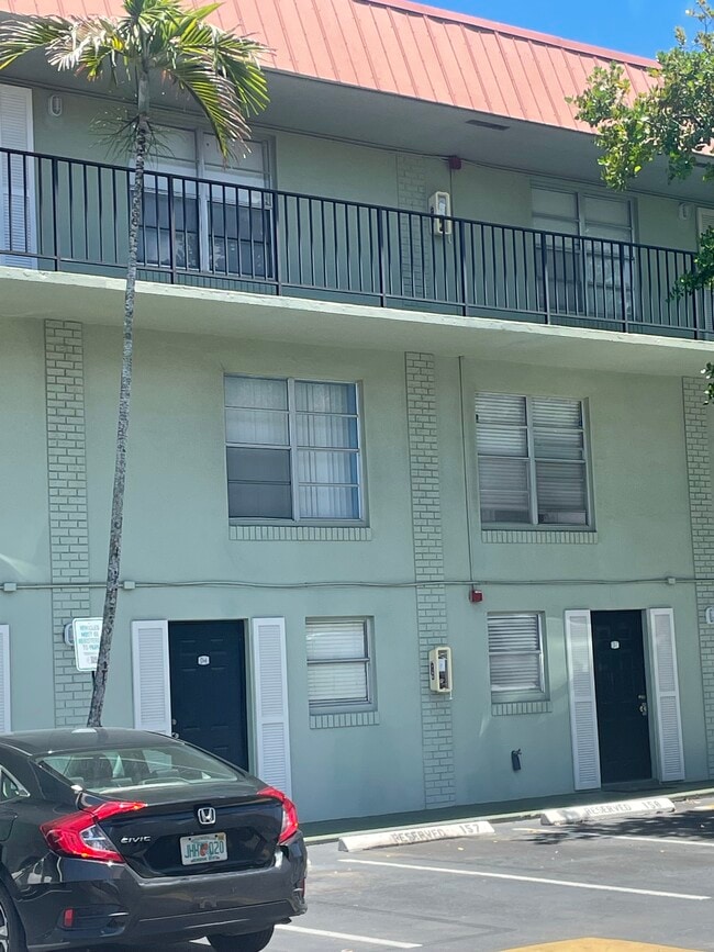 Building Photo - 805 E Oakland Park Blvd Rental