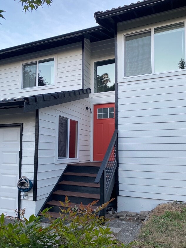 Photo - 1016 NE 105th St (Seattle, WA)