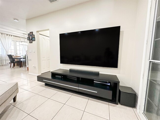 Photo - 130 Riverwalk Cir