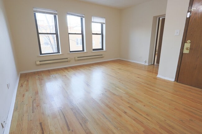 Photo - 823 W Newport Ave Unit J04P