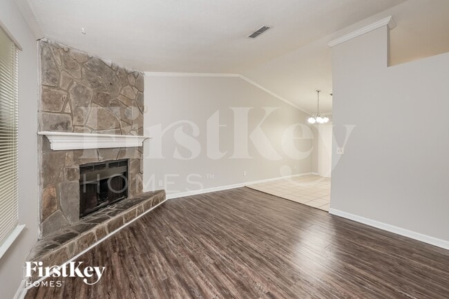 Photo - 652 Sunfield Dr NW
