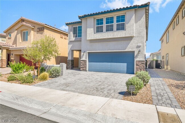 Photo - 472 Silverweed Ave