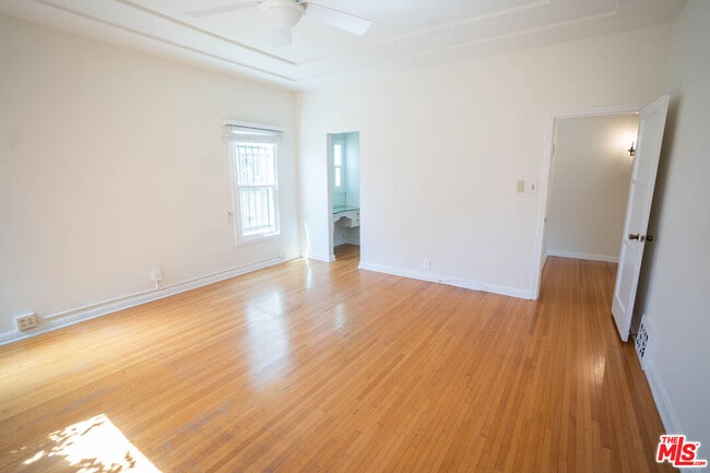 1210 S La Jolla Ave