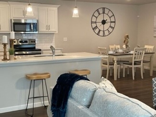 Photo - 3 Bed 2 Bath 2 Car Duplex Freedom Villas i... Townhome