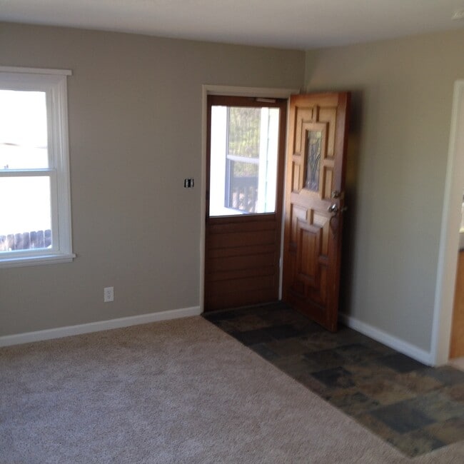 Photo - Beautiful 2bd/1ba Upstairs Duplex with a H...