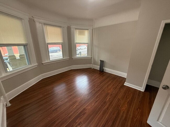 Building Photo - 203 Hollywood Ave Unit 1