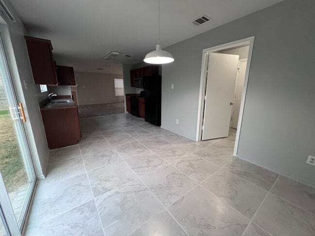 Photo - Room in House on Shallow Creek Dr
