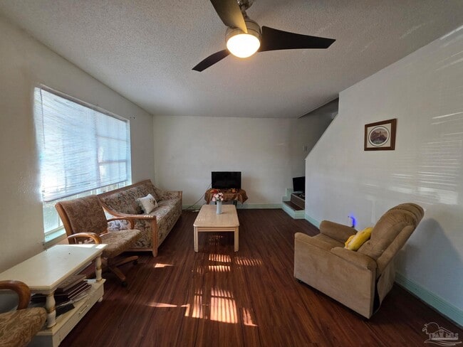 Photo - 2721 N M St